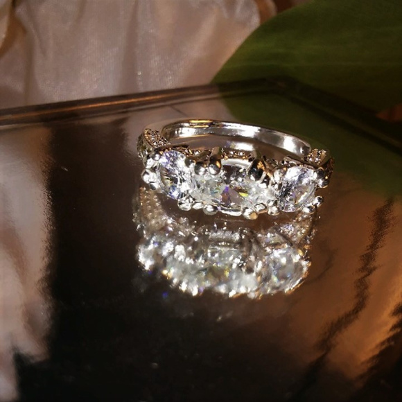 Simulated Diamonds Wedding Engagement Ring - Picture 1 of 8